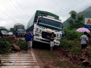 Bắc Kạn Nhiều tuyến đường bị sạt lở gây ách tắc giao thông